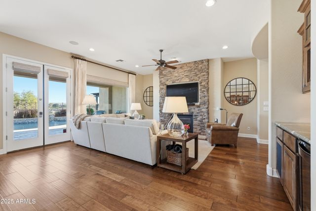 6679 S LYON Drive, Gilbert, AZ 85298