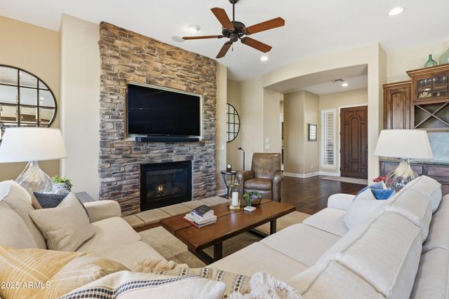 6679 S LYON Drive, Gilbert, AZ 85298