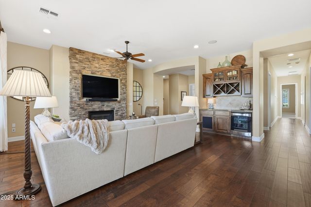 6679 S LYON Drive, Gilbert, AZ 85298