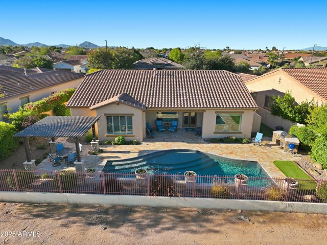 6679 S LYON Drive, Gilbert, AZ 85298