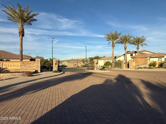 6679 S LYON Drive, Gilbert, AZ 85298