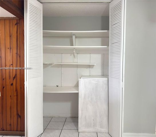 805 W Oakland Park Boulevard D19, Oakland Park, FL 33311