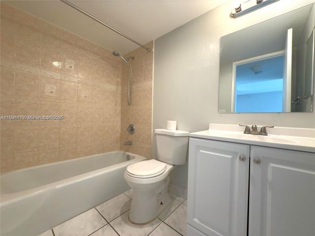805 W Oakland Park Boulevard D19, Oakland Park, FL 33311