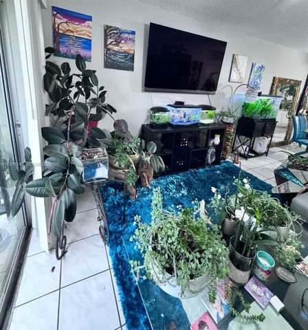 805 W Oakland Park Boulevard D19, Oakland Park, FL 33311