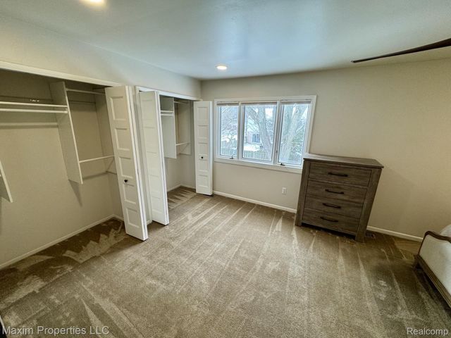 164 Stratford Lane, Rochester Hills, MI 48309