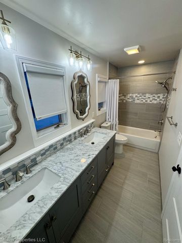 164 Stratford Lane, Rochester Hills, MI 48309