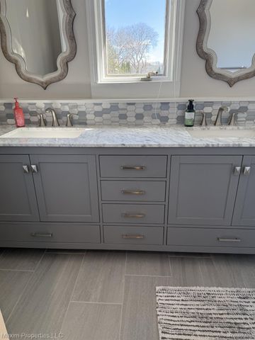 164 Stratford Lane, Rochester Hills, MI 48309