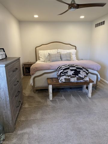 164 Stratford Lane, Rochester Hills, MI 48309