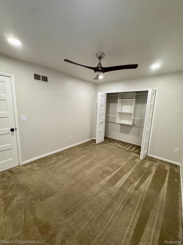 164 Stratford Lane, Rochester Hills, MI 48309