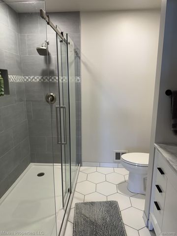 164 Stratford Lane, Rochester Hills, MI 48309