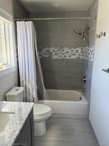 164 Stratford Lane, Rochester Hills, MI 48309