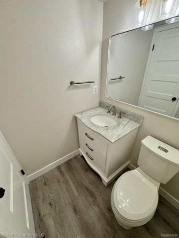 164 Stratford Lane, Rochester Hills, MI 48309