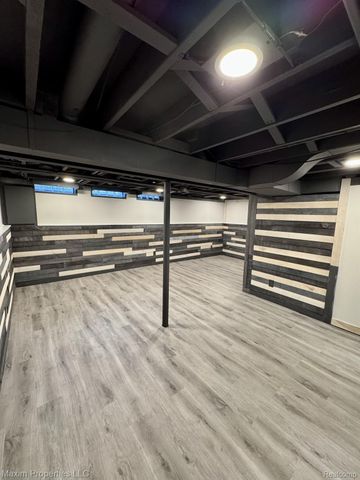 164 Stratford Lane, Rochester Hills, MI 48309