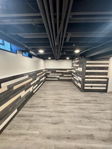 164 Stratford Lane, Rochester Hills, MI 48309