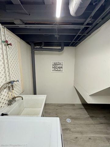 164 Stratford Lane, Rochester Hills, MI 48309