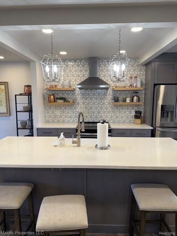 164 Stratford Lane, Rochester Hills, MI 48309