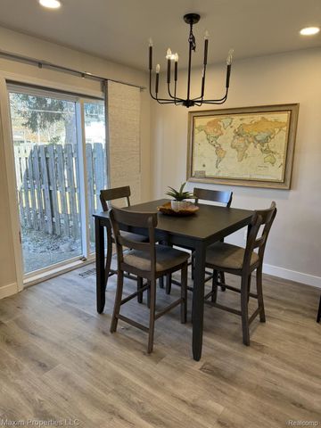 164 Stratford Lane, Rochester Hills, MI 48309