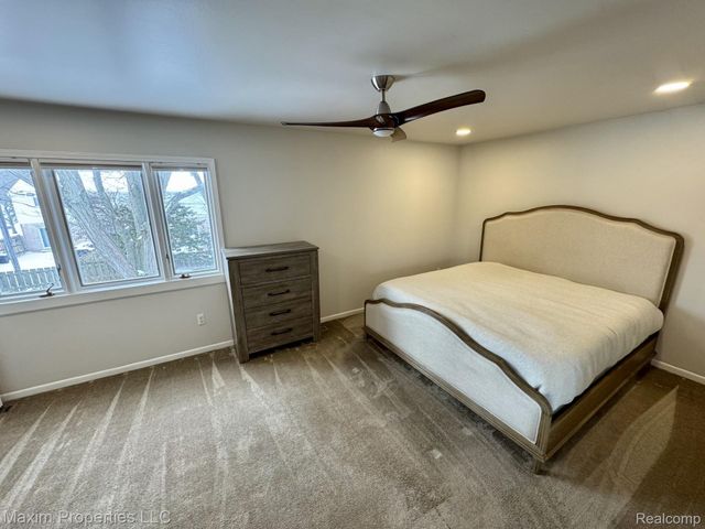 164 Stratford Lane, Rochester Hills, MI 48309