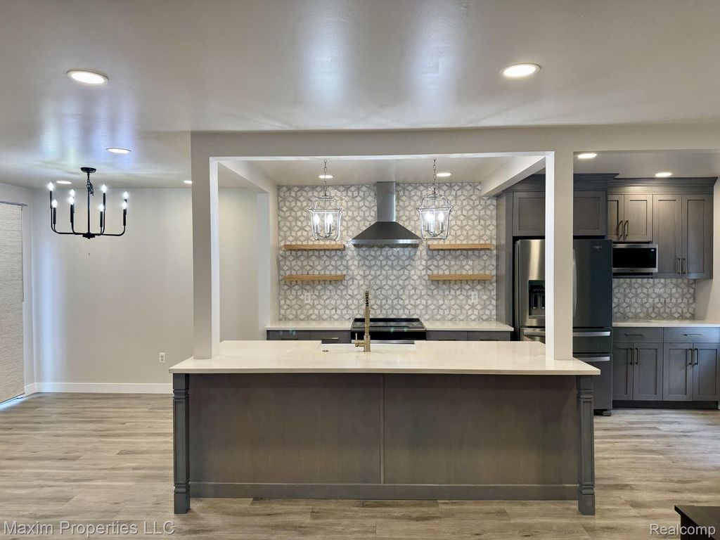 164 Stratford Lane, Rochester Hills, MI 48309