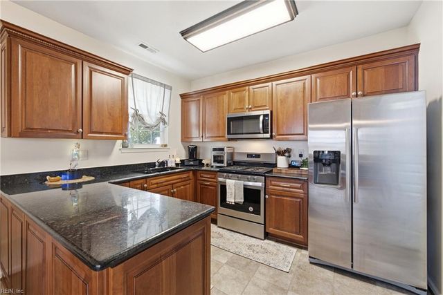 3102 Caroline CRES, Suffolk, VA 23435
