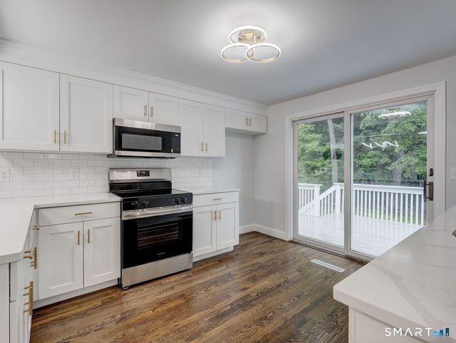 11 Cheshire Road, Prospect, CT 06712
