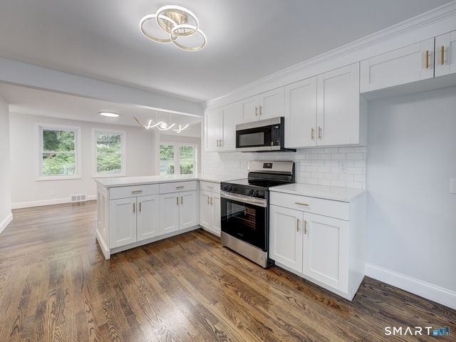 11 Cheshire Road, Prospect, CT 06712