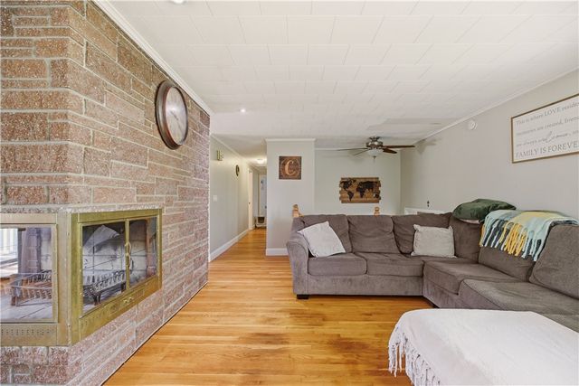 24 Harbor View Road, Portsmouth, RI 02871