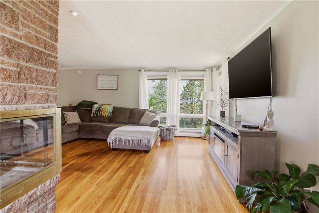 24 Harbor View Road, Portsmouth, RI 02871