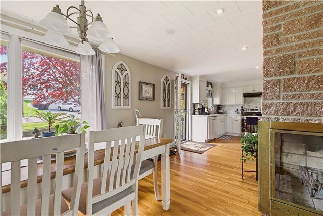 24 Harbor View Road, Portsmouth, RI 02871