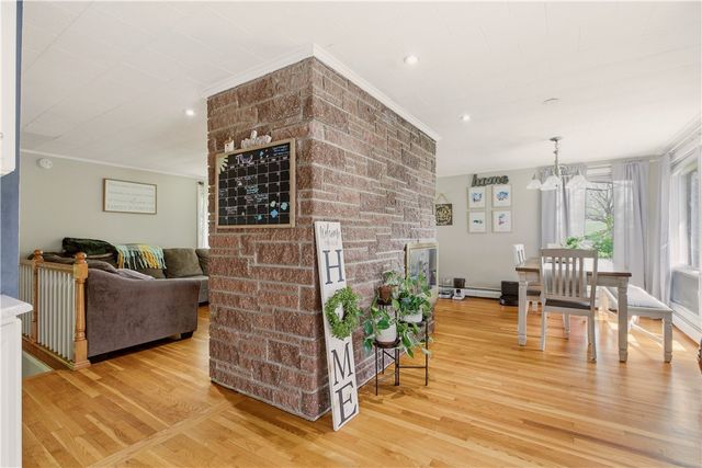 24 Harbor View Road, Portsmouth, RI 02871