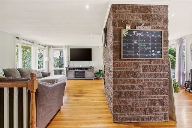 24 Harbor View Road, Portsmouth, RI 02871