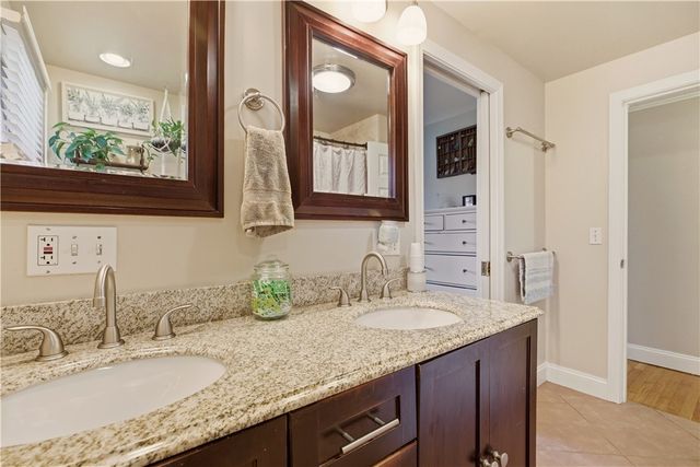 24 Harbor View Road, Portsmouth, RI 02871