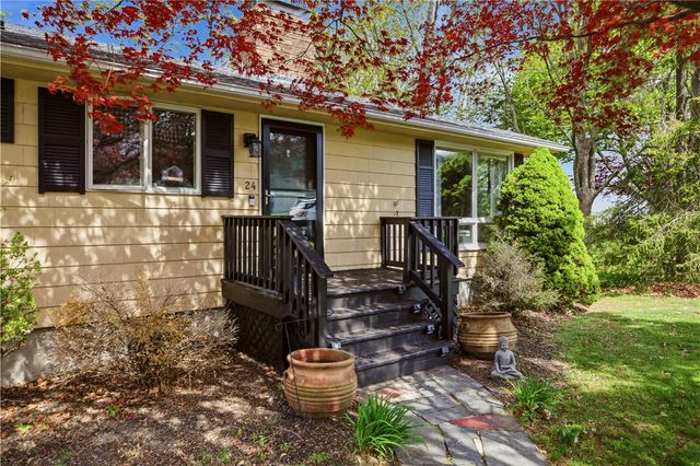 24 Harbor View Road, Portsmouth, RI 02871