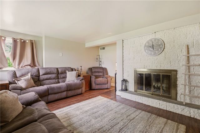24 Harbor View Road, Portsmouth, RI 02871