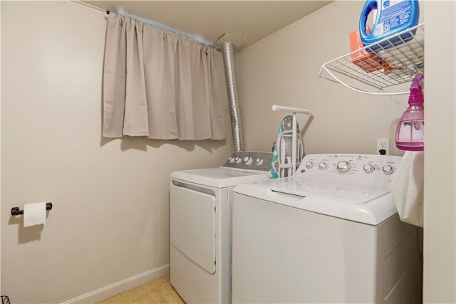 24 Harbor View Road, Portsmouth, RI 02871