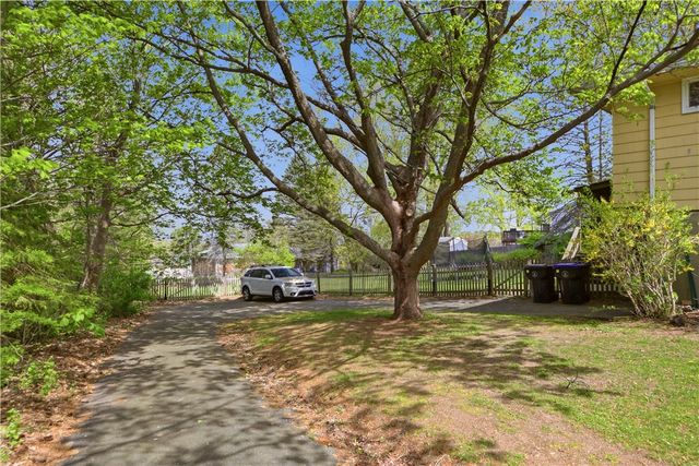 24 Harbor View Road, Portsmouth, RI 02871