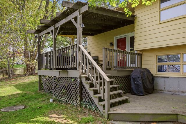 24 Harbor View Road, Portsmouth, RI 02871
