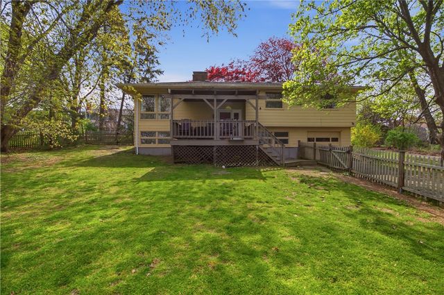24 Harbor View Road, Portsmouth, RI 02871