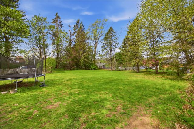 24 Harbor View Road, Portsmouth, RI 02871