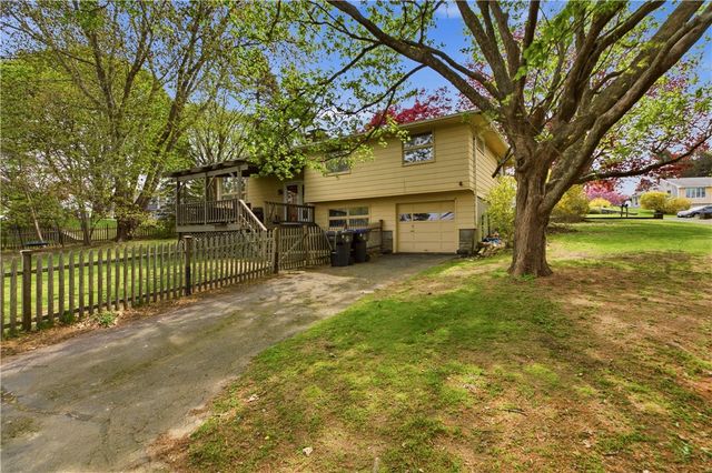 24 Harbor View Road, Portsmouth, RI 02871
