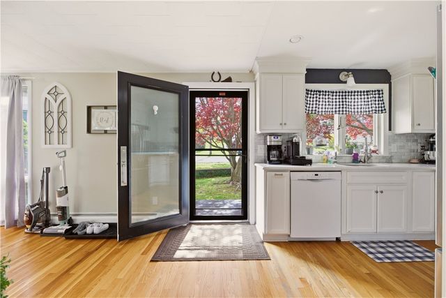 24 Harbor View Road, Portsmouth, RI 02871