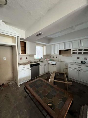 749 SIESTA DRIVE, Sarasota, FL 34242