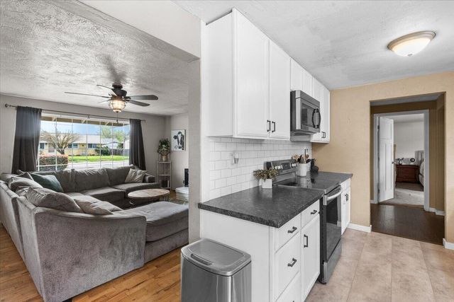 2480 Thorn Oak Drive, Medford, OR 97501