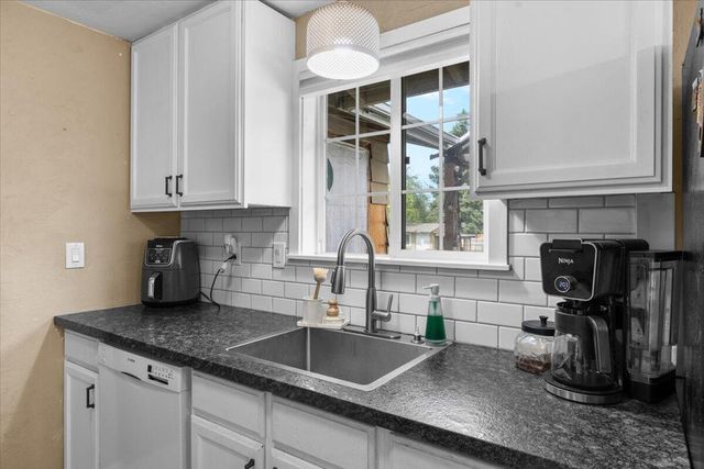 2480 Thorn Oak Drive, Medford, OR 97501