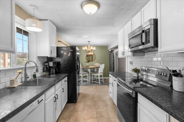 2480 Thorn Oak Drive, Medford, OR 97501