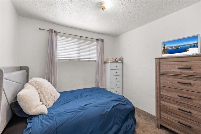 2480 Thorn Oak Drive, Medford, OR 97501