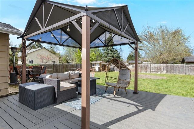 2480 Thorn Oak Drive, Medford, OR 97501