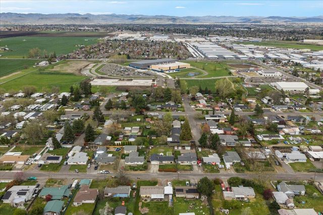 2480 Thorn Oak Drive, Medford, OR 97501