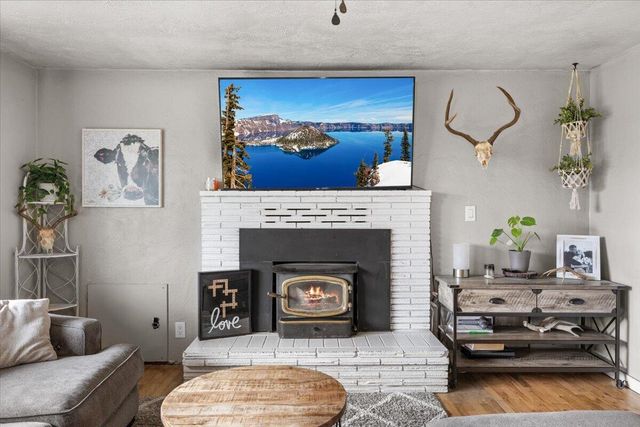 2480 Thorn Oak Drive, Medford, OR 97501