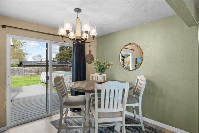 2480 Thorn Oak Drive, Medford, OR 97501